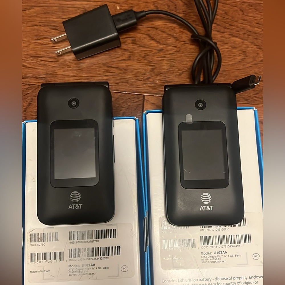 2 Flip Phone Bundle